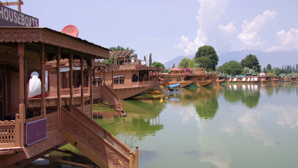 Staying in a houseboat in Kashmir